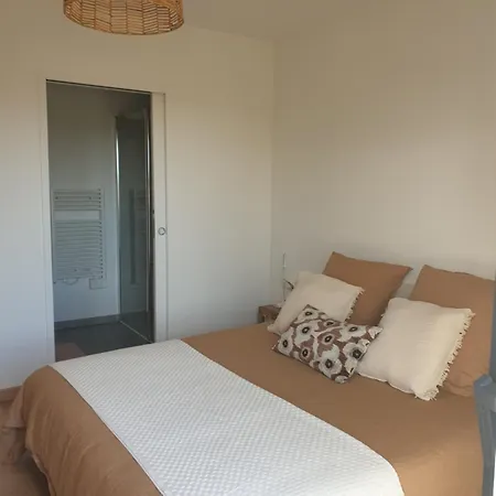 Holiday home Dependance Chateau Le Clouet A 15min De Bordeaux Pompignac